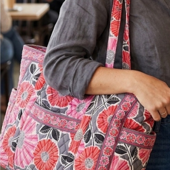 Vera Bradley large overnight travel bag 20x17x8 - Picture 3 of 11